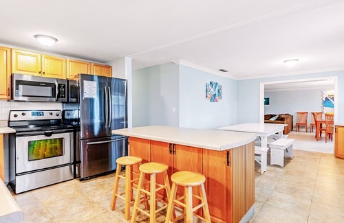 El Centro Beach House | Mighty Big Beach: Private Game Rm, Pool + Hot Tub, Dog-Friendly, Walk 2 Beach