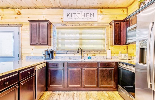 Sevierville Cabin | Mighty Birdsong: 2 New Cabins w/Hot Tubs, Indoor Pools, Mtn Views, Firepit