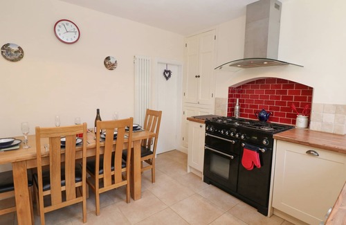 Tideswell Cottage | MILFORD HOUSE, family friendly in Tideswell