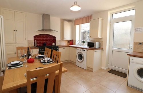 Tideswell Cottage | MILFORD HOUSE, family friendly in Tideswell