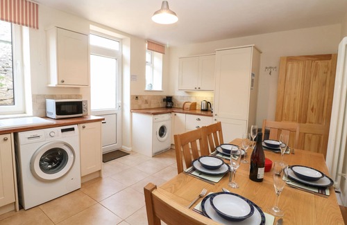 Tideswell Cottage | MILFORD HOUSE, family friendly in Tideswell