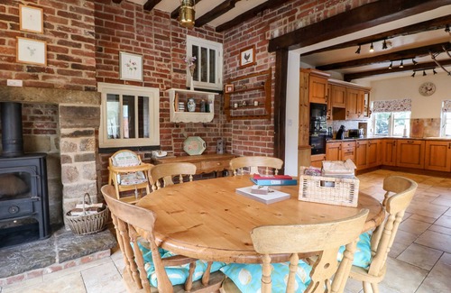Hundall House | MILL FARM - THE FARMHOUSE, pet friendly, with hot tub in Repton
