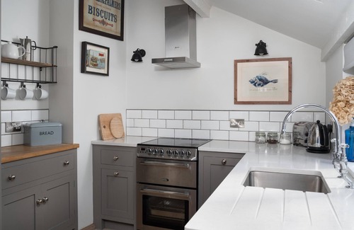 Mousehole House | Mill House - luxury house with parking, moments from harbour, dog friendly
