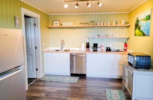 Bayville Hotel | Mill Pond Suite