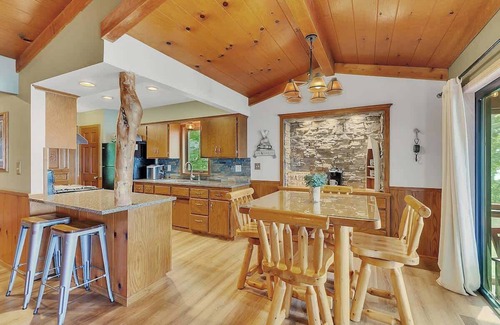 Isle Cabin | MilleLacs Lakeside Getaway-SAUNA-HOT Tub-Cozy Fire