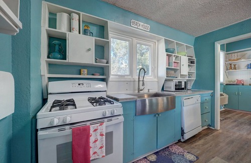 Aransas Pass House | Miller"s Shabby Chic Coast 5 bedroom house blocks from downtown