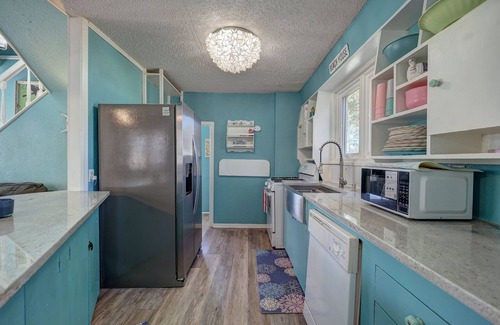 Aransas Pass House | Miller"s Shabby Chic Coast 5 bedroom house blocks from downtown
