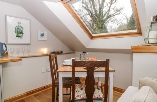 Yealmpton Cottage | MILLERS CROFT, romantic, with a garden in Yealmpton, South Devon