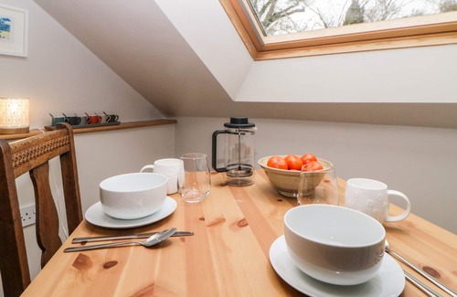 Yealmpton Cottage | MILLERS CROFT, romantic, with a garden in Yealmpton, South Devon