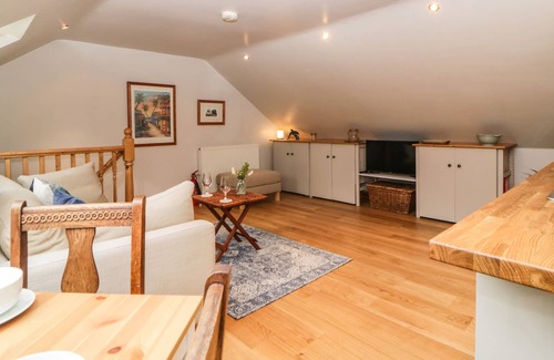 Yealmpton Cottage | MILLERS CROFT, romantic, with a garden in Yealmpton, South Devon