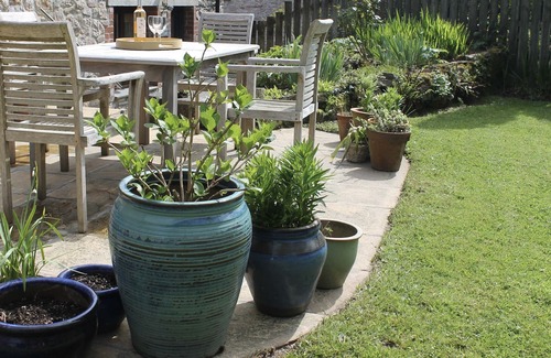 Yealmpton Cottage | MILLERS CROFT, romantic, with a garden in Yealmpton, South Devon