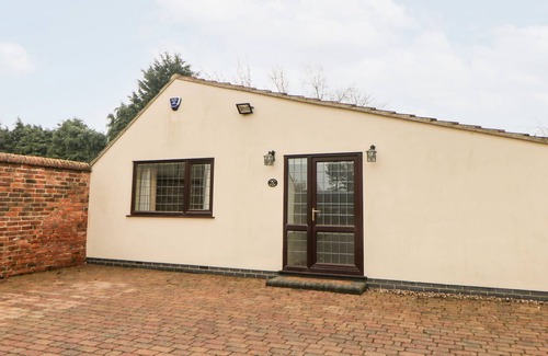 Ault Hucknall Cottage | MILLERS RETREAT, pet friendly, with a garden in Bolsover