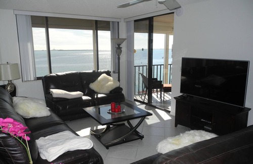 Palma del Mar Condo | Million Dollar Views on Tropical Isla del Sol