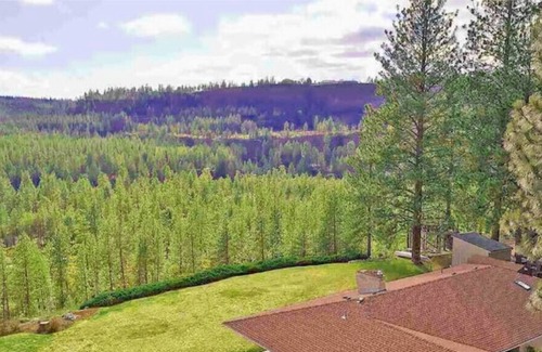 Spokane House | Million Dollar View! Family Friendly, Spacious Home. Close to everything!