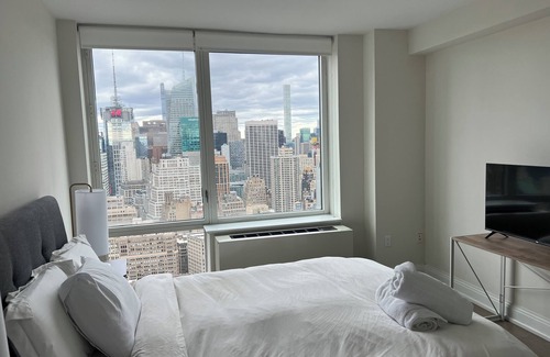 Midtown Apartment | Million dollar view spacious 1bed in prized location. Floor to ceiling windows.