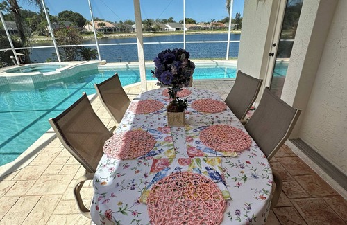 Naples House | MILLION DOLLAR VIEWS; 4bed 3b lakefront Pool house- Old World Charm in Naples FL