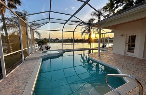 Naples House | MILLION DOLLAR VIEWS; 4bed 3b lakefront Pool house- Old World Charm in Naples FL
