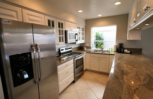 La Jolla Mesa House | Million Dollar Views, 900 ft of Decking with Fire Table, Walk to Beach/Shops