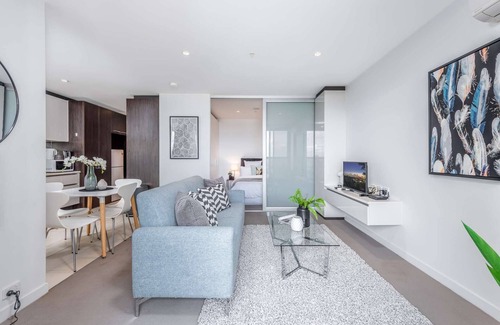 Melbourne Central Business District Apartment | Million Dollar Views Overlooking the Stadium Docklands
