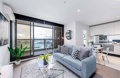 Melbourne Central Business District Apartment | Million Dollar Views Overlooking the Stadium Docklands