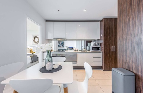 Melbourne Central Business District Apartment | Million Dollar Views Overlooking the Stadium Docklands