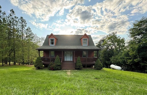 Rileyville Cabin | Million Dollar Views. Peaceful Solitude. Rustic cabin. 90 minutes from DC.