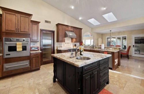 Cactus Acres House | Million $ Dream Villa+Live in Luxury with It ALL+SportCourt+Putting Green+Hot Tub