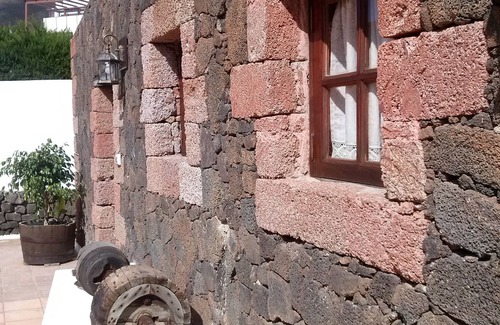 Maguez House | " MILLO" characteristic studio apartment in an old motor mill from the year 1912.