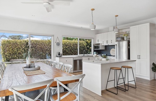 Sorrento House | Millos by the Sea - 5 brm home, close to Koonya Beach and general store