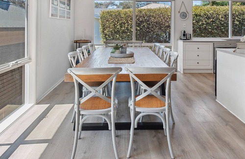 Sorrento House | Millos by the Sea - 5 brm home, close to Koonya Beach and general store