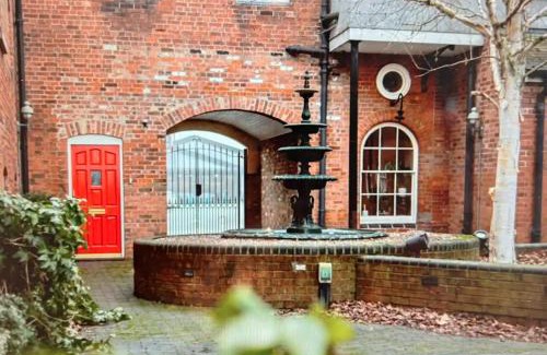 Burton on Trent Apartment | Millside Lodge - Easy walk to Shops, Attractions,