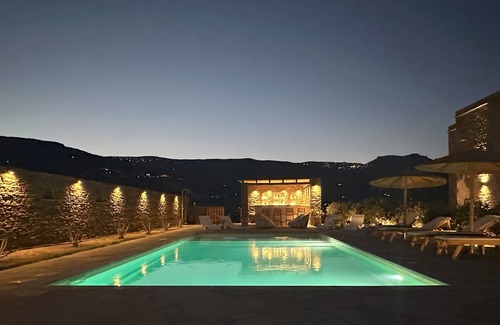 Ormos Korthiou Apartment | Milos Studio