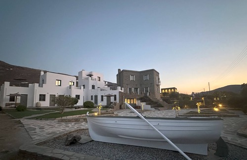 Ormos Korthiou Apartment | Milos Studio