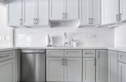 Milpitas Apartment | Milpitas 2BR + Parking in Complex w/ Pool + Lake