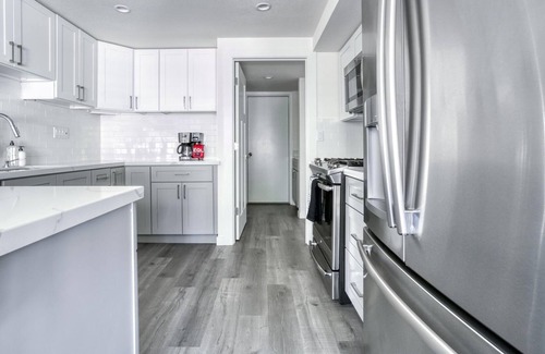 Milpitas Apartment | Milpitas 2BR + Parking in Complex w/ Pool + Lake