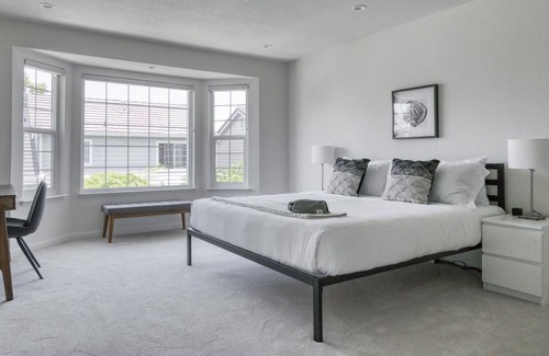 Milpitas Apartment | Milpitas 2BR + Parking in Complex w/ Pool + Lake
