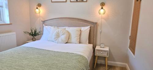 Milton Keynes Apartment | Milton Keynes 3BR modern Home, Sleeps 5, Families, Free Parking