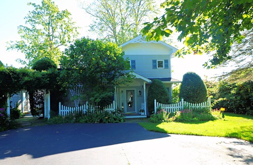 Chautauqua Cottage | Mimi's Lakefront Cottage