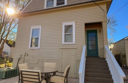 De Soto House | Mimi’s Place-Near downtown restaurants/coffee/brewery