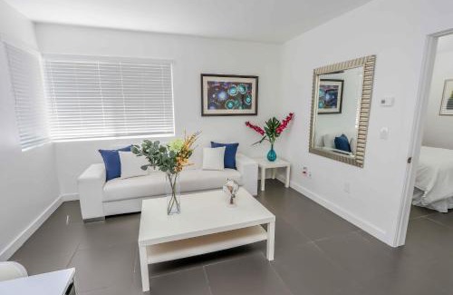 Northeast Miami Apartment | Mimo Bungalows By Renzzi
