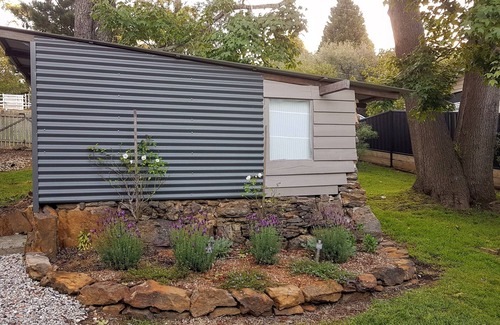 Katoomba House | Mimosa: a restful retreat, walk to waterfalls