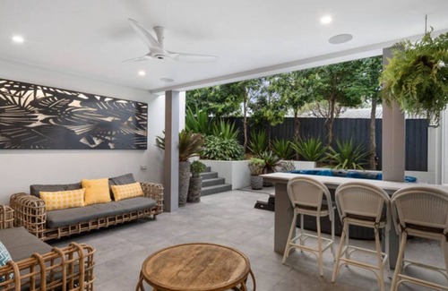 Hyams Beach Apartment | Mimosa Retreat - 250m to Chinamans Beach in Jervis Bay!