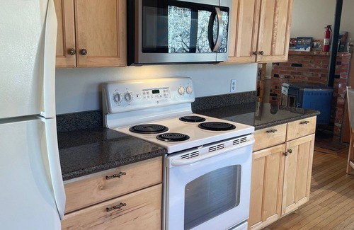 Carriage Hills House | Min. 10% discount 7 day stay, 10 min. to RMNP, Mtn Views, 2 decks, pets allowed
