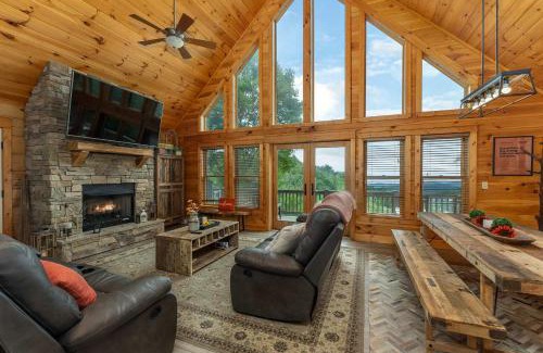 Wolf Laurel House | Min to Hatley Pt - Stunning Mtn Views - Hot Tub