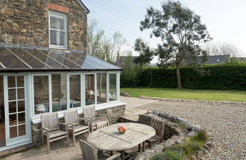 Newport Cottage | Min y Mor, Newport - Five Bedroom Cottage, Sleeps 10