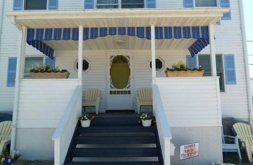 Point Pleasant Beach House | MIN2 | Beachside 1st Flr Unit, 4BRs 1 ba, street parking, amazing location!