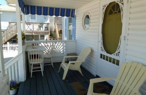 Point Pleasant Beach House | MIN2 | Beachside 1st Flr Unit, 4BRs 1 ba, street parking, amazing location!