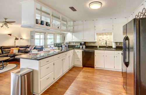 Mineola Cottage | Mineola Lake House w/Dock & Fire Pit!