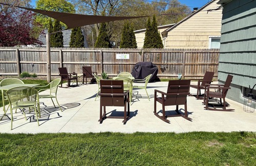 Lakeside House | Miner-Close to Beach, Lk Michigan, Fishing, Biking, Pet, Fenced Yard, EV