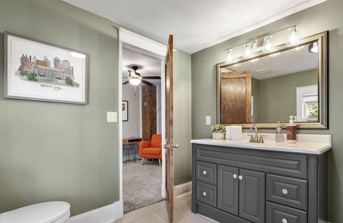 West Plaza House | Mini Central Station - Pet Friendly 3 Bed/2.5 Bath Walkable to Westport!